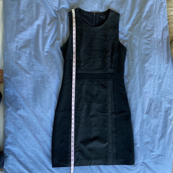 **SOLD** Theory colorblock fitted dress - Picture 6 of 8